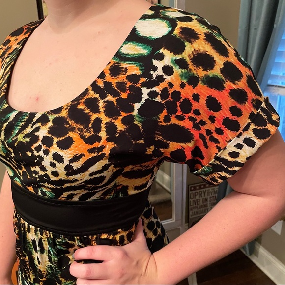 Muse Bright Leopard Dress - Picture 2 of 4